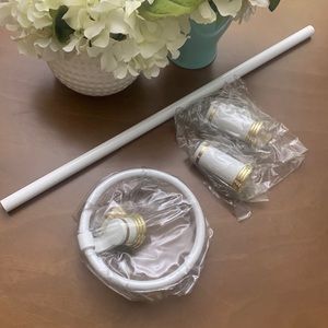 Vintage white/brass Avanti towel bar with circular towel bar